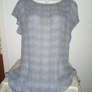 Stylish Black and White Women's Top Short Sleeve Size Medium